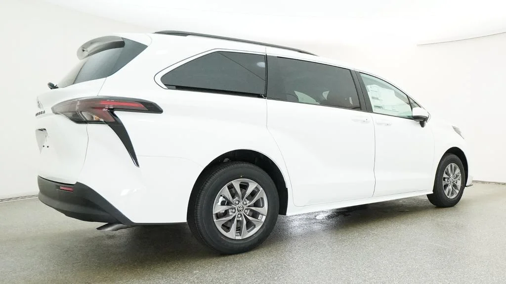 New 2026 Ice Cap Toyota LE image 17