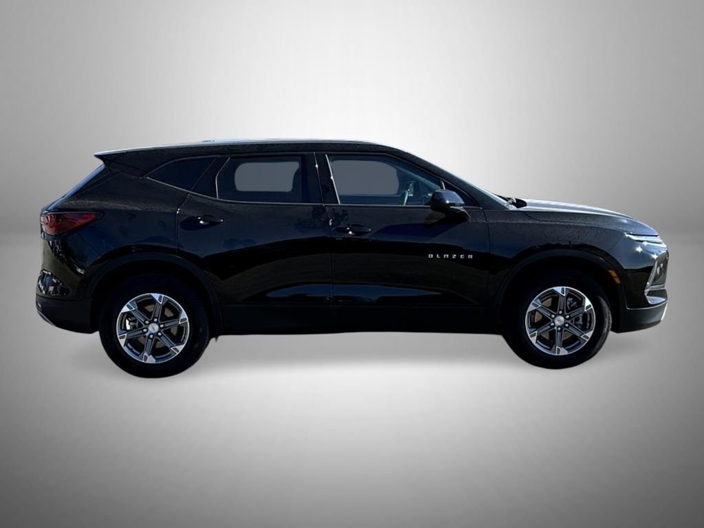 Used 2025 Black Chevrolet LT image 4