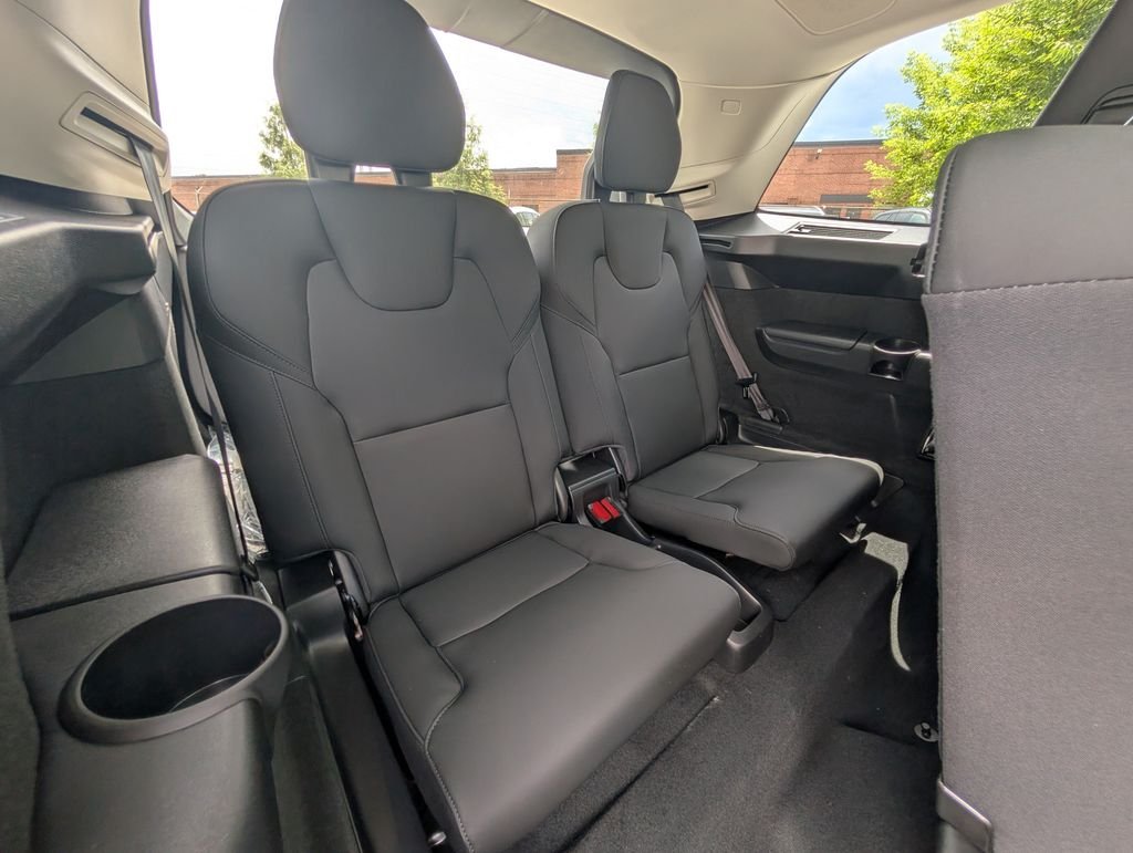 New 2026 Red Volvo B6 Plus 7-Seater image 10