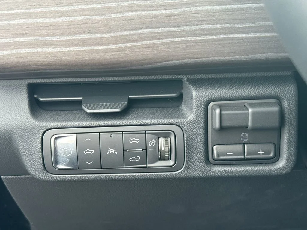 2025 GMC Sierra EV Denali - Photo 21