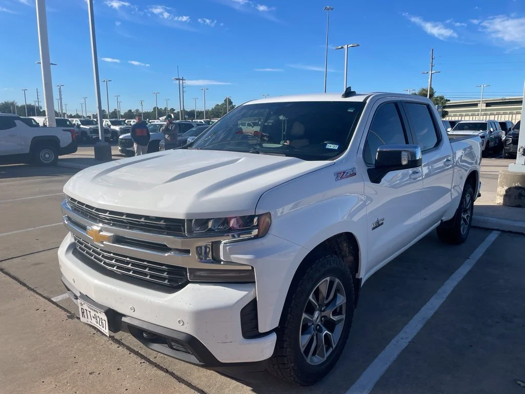 Used 2022 SUMMIT WHITE Chevrolet LT image 1