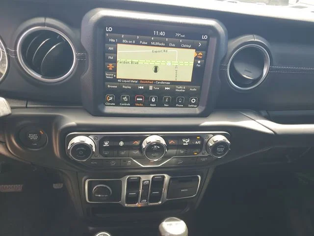 Used 2020 Black Jeep Sahara image 15