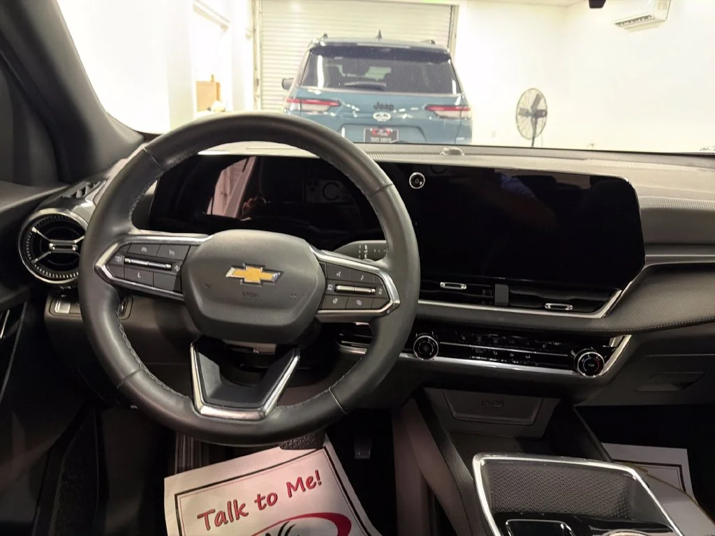 Used 2025 White Chevrolet LT image 13