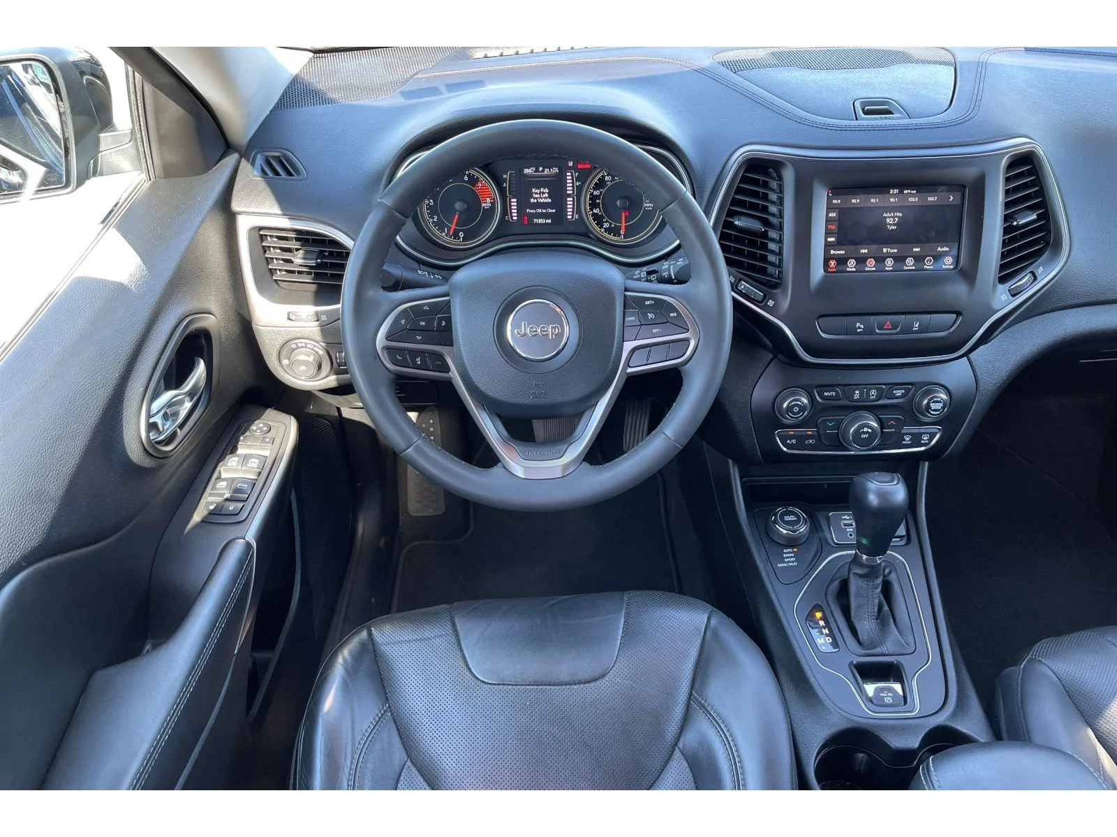 Used 2021 Diamond Black Crystal Pearlcoat Jeep Latitude Lux image 17