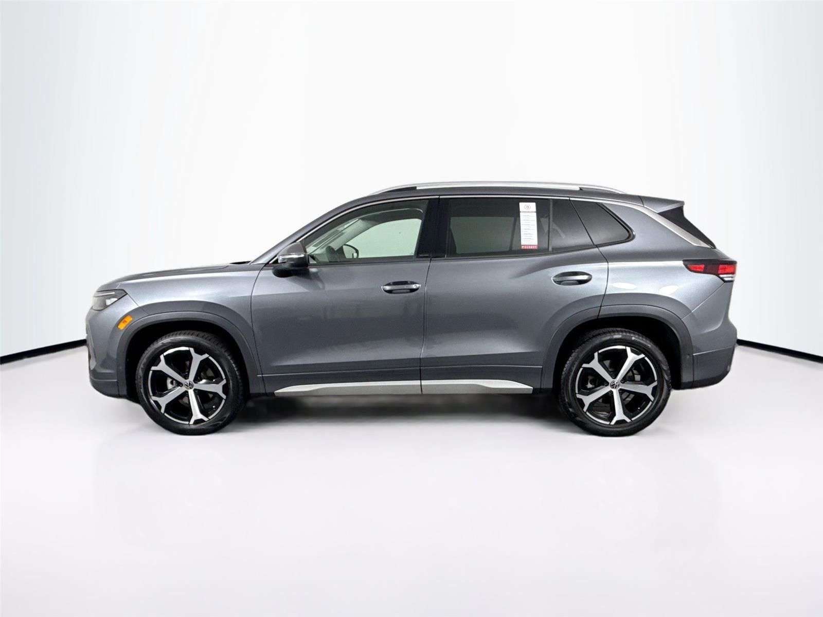 Used 2025 Platinum Gray Metallic Volkswagen SE image 13