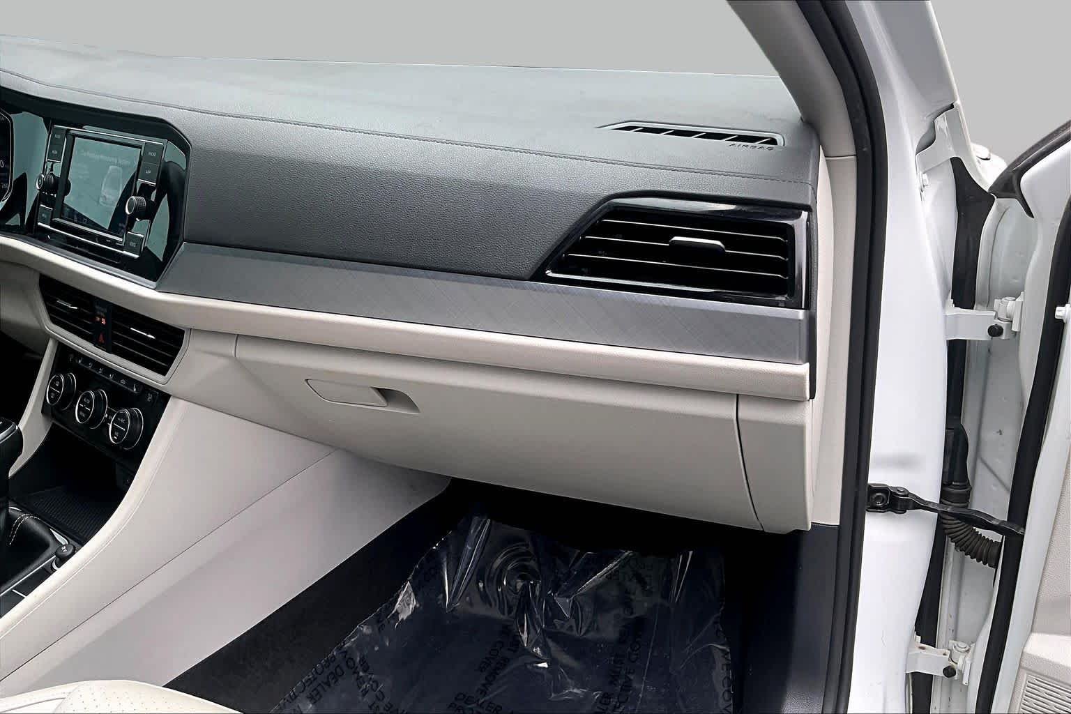 Used 2023 Opal White Pearl Volkswagen SE image 19