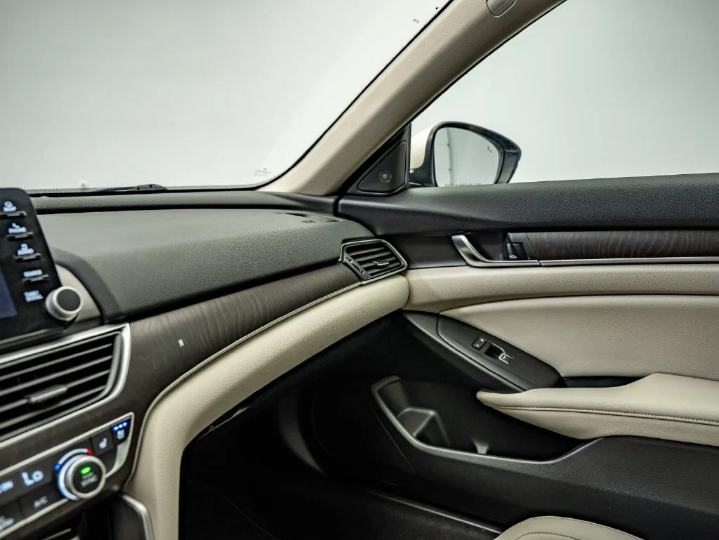 Used 2018 Gold Honda Touring image 28