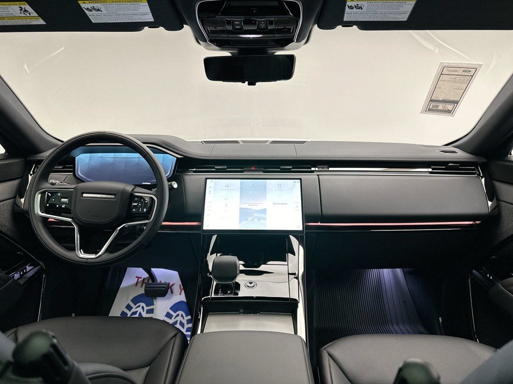 Used 2025 Fuji White Land Rover SE image 6