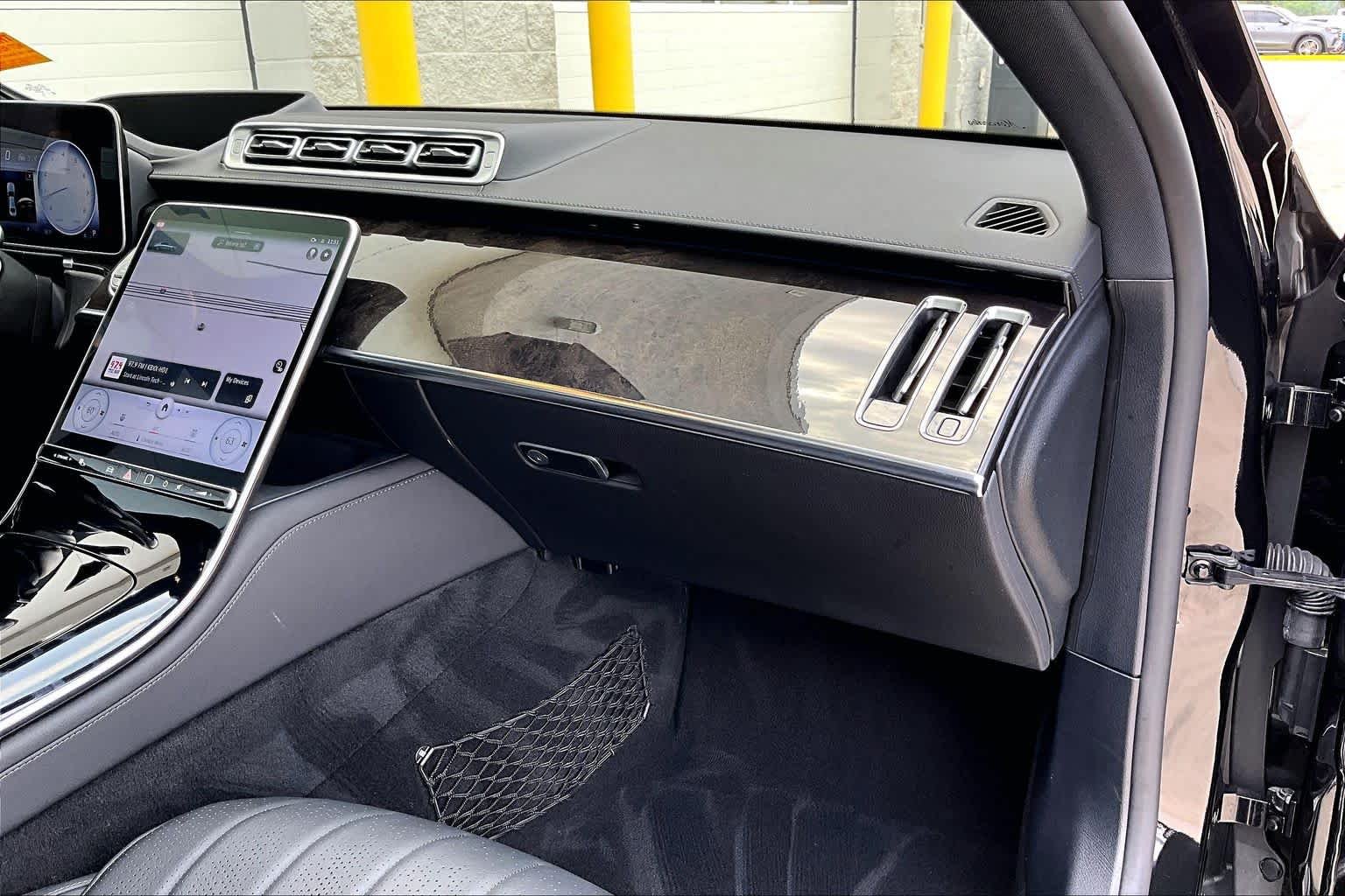 Used 2022 Obsidian Black Mercedes-Benz S 580 image 17