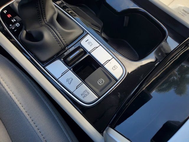 New 2026 Black Hyundai SE FWD image 19
