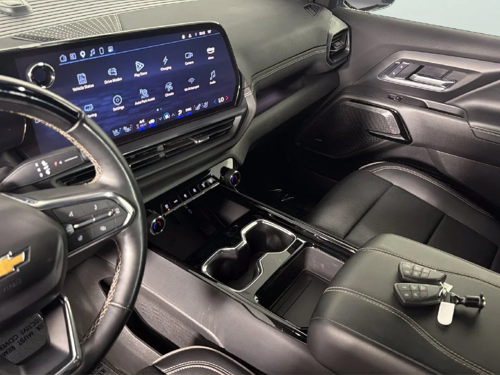 Used 2025 Riptide Blue Metallic Chevrolet LT - Extended Range image 19