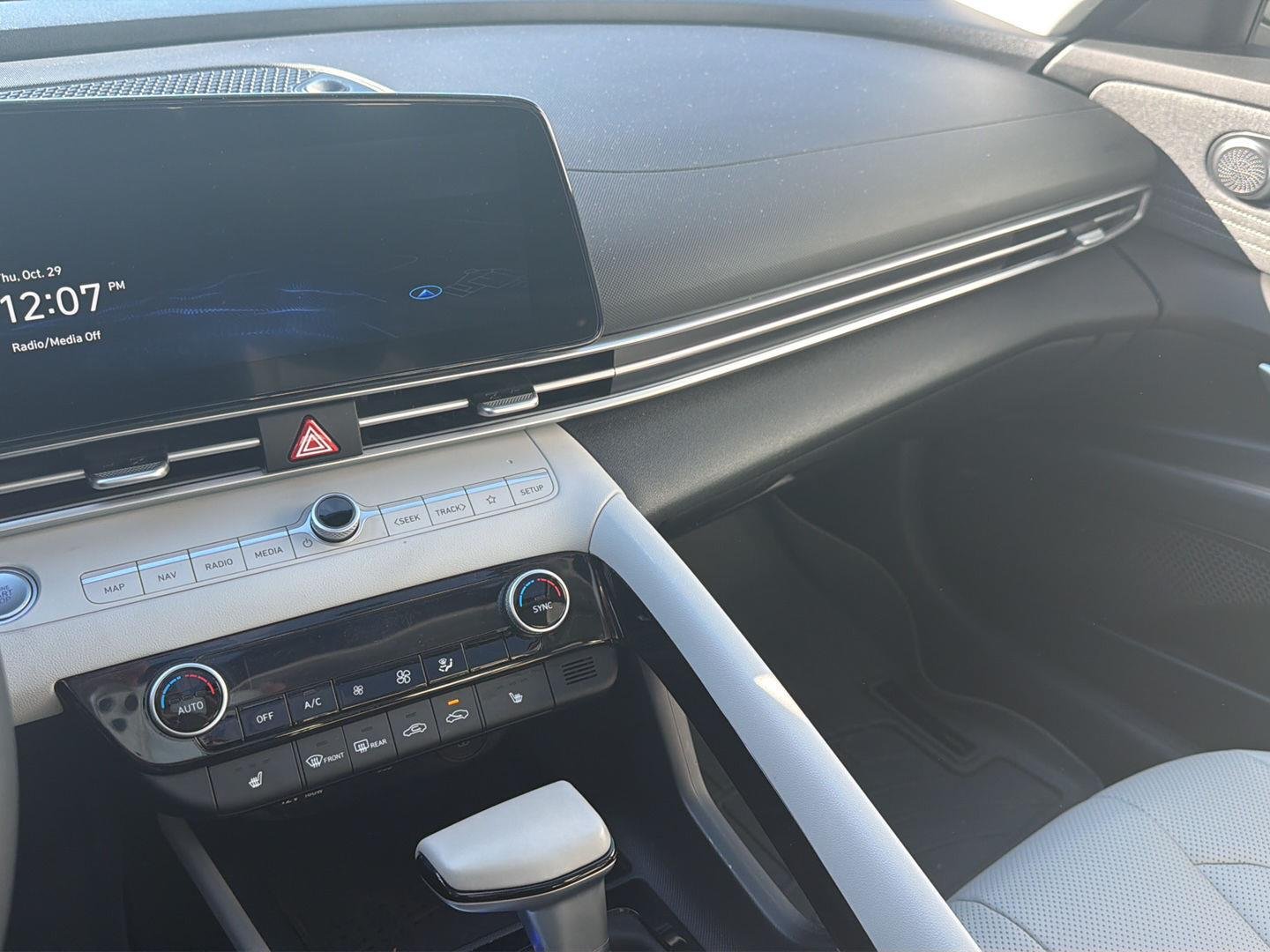 Used 2023 Electric Shadow Hyundai Limited image 13