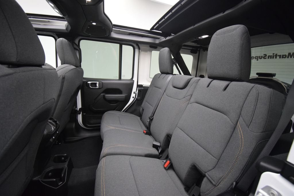 New 2026 Bright White Clear-Coat Exterior Paint Jeep Sport S image 33