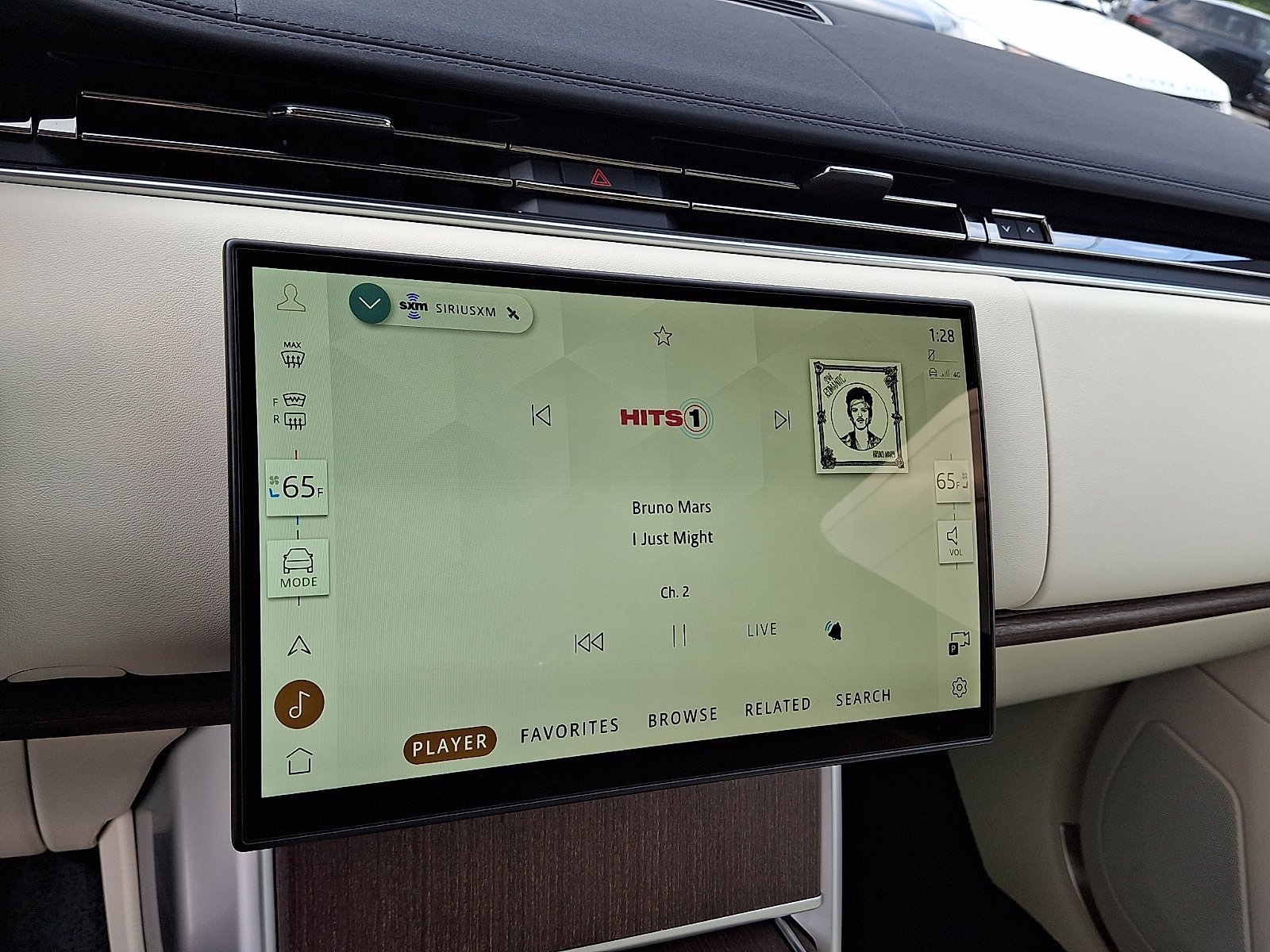 New 2026 Fuji White Land Rover P400 SE image 16
