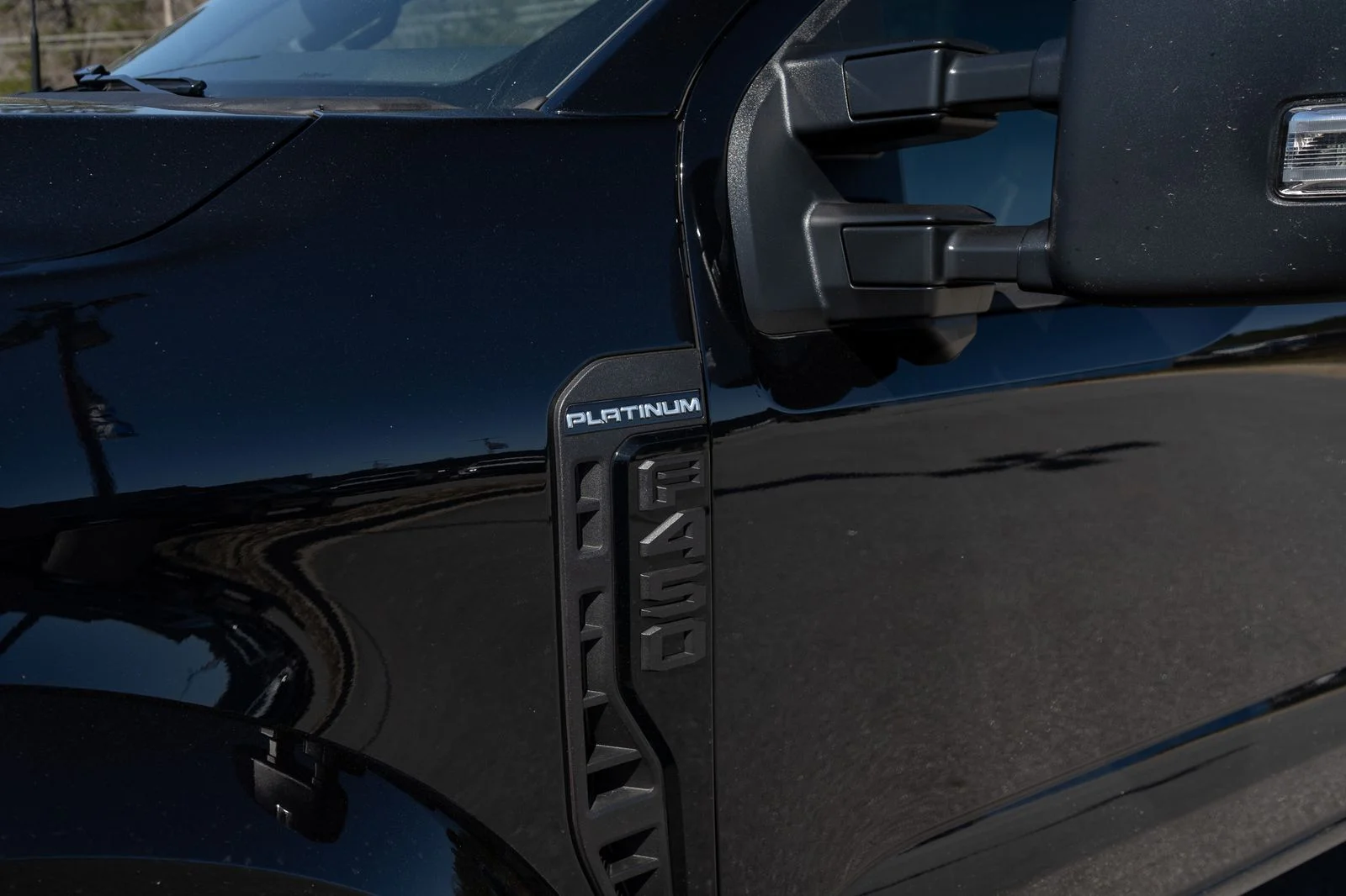 2025 Ford F-450 Super Duty Platinum - Photo 13