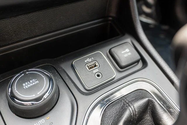 Used 2019 White Jeep Limited image 29