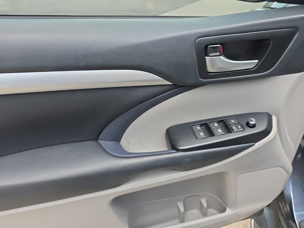 Used 2019 Shoreline Mist Toyota XLE image 12