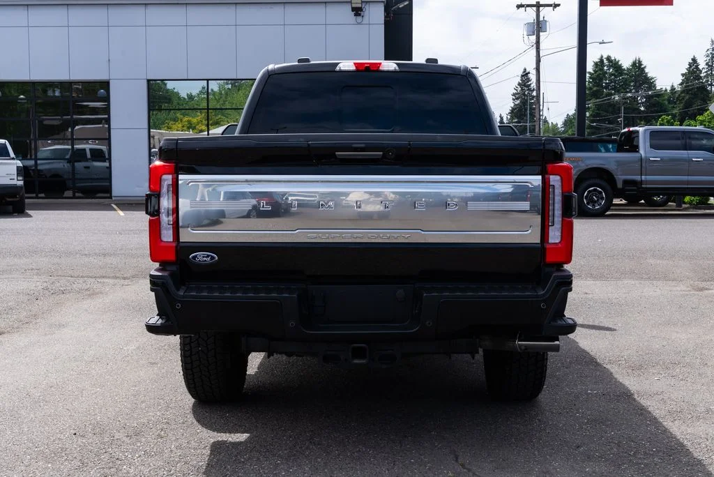 Used 2023  Ford Limited image 6