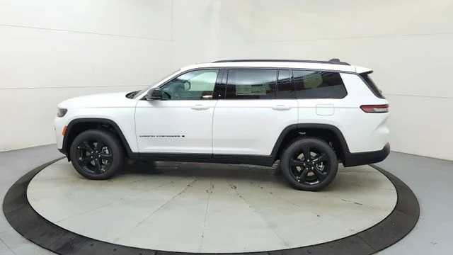 New 2026 Bright White Clear-Coat Exterior Paint Jeep Limited image 6