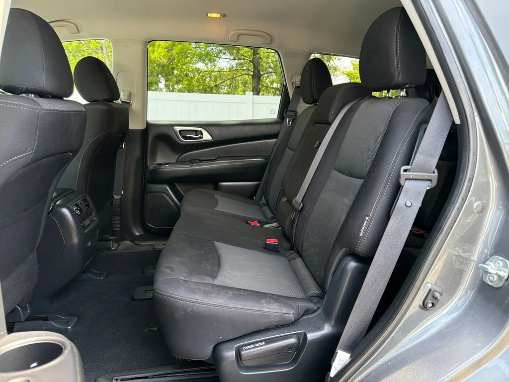 Used 2020 Gray Nissan S image 28