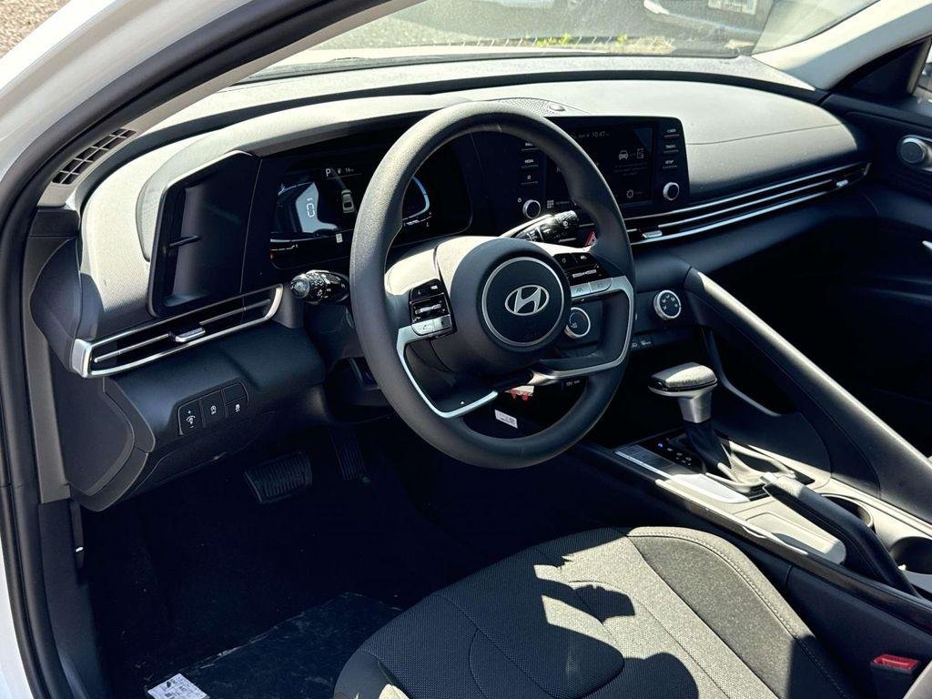 New 2026 White Hyundai SE image 2