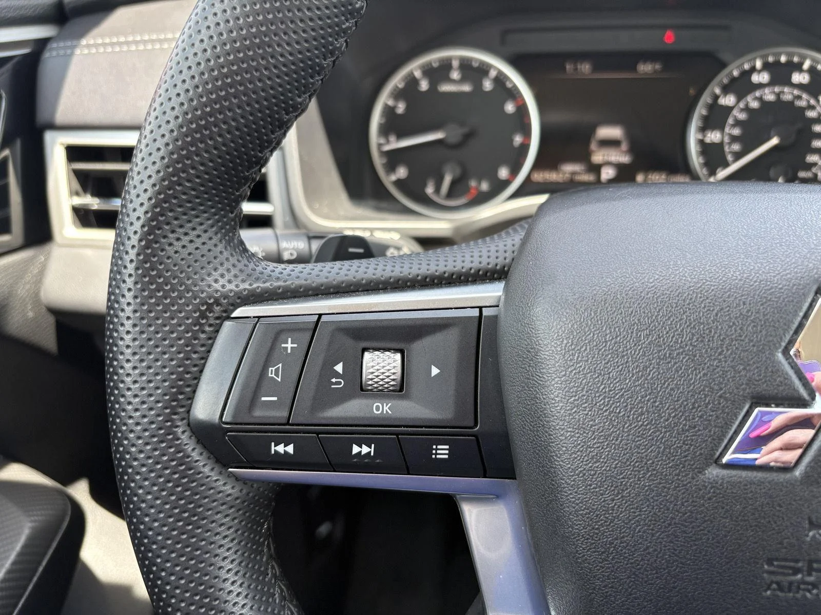 2025 Mitsubishi Outlander SE - Photo 25