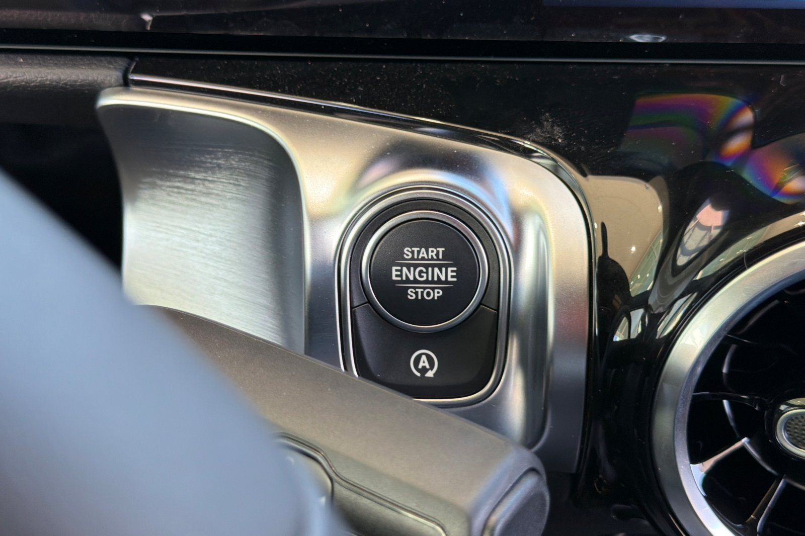 New 2026 Mountain Grey Metallic Mercedes-Benz GLB 250 image 18