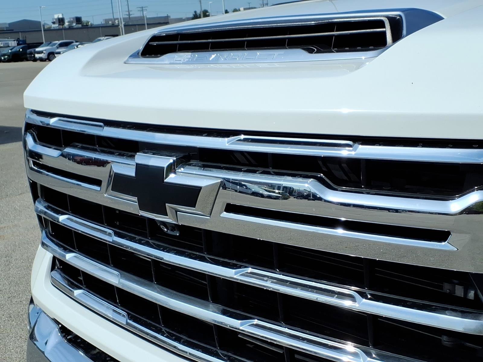 Used 2024 Summit White Chevrolet LTZ image 30