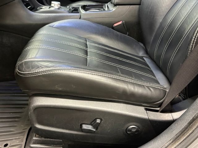 Used 2019 White Chrysler S image 14