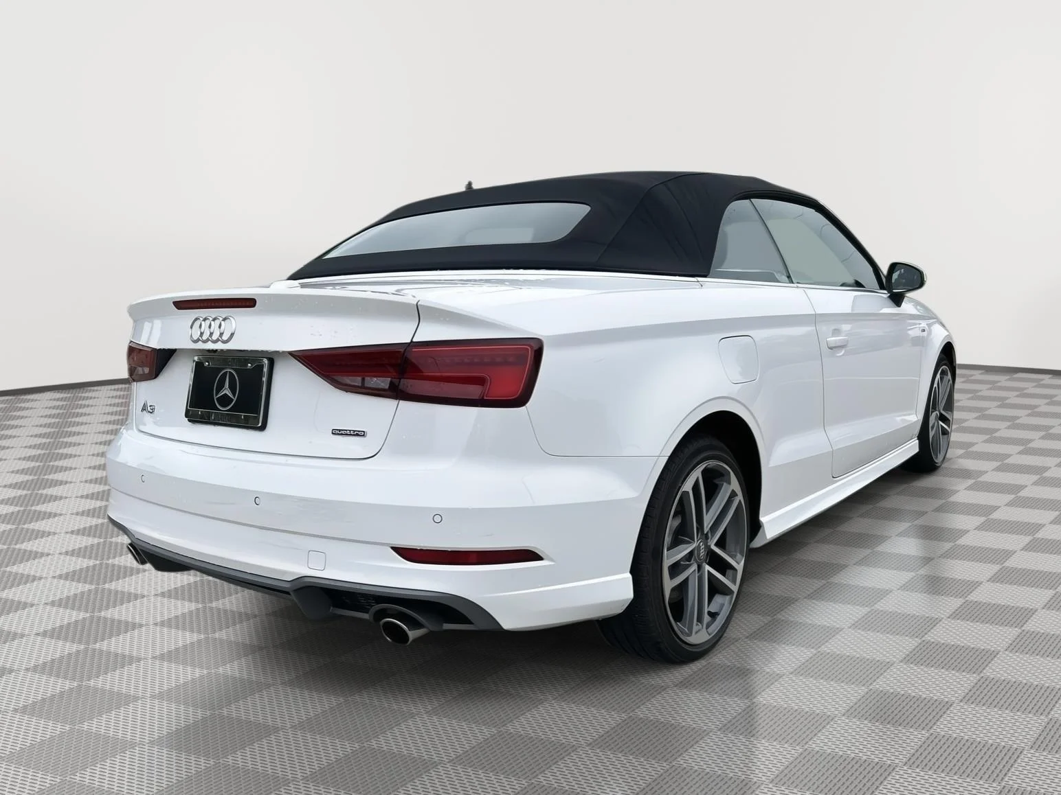 Used 2019 Ibis White/Black Roof Audi Premium Plus image 3