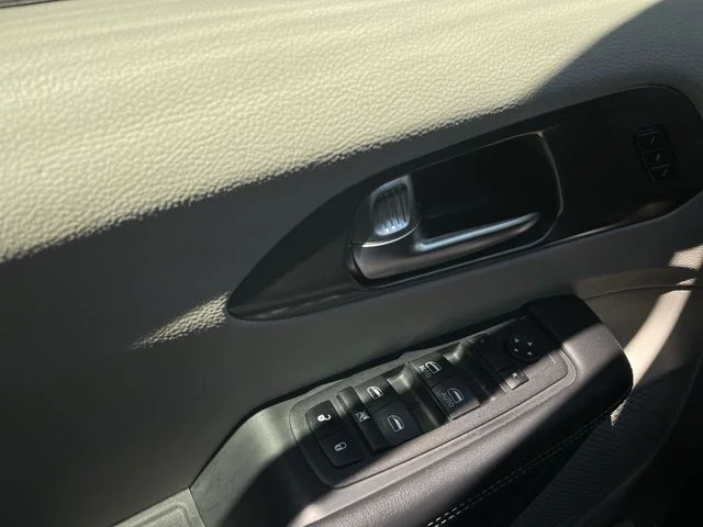 Used 2023 Black Chrysler Touring L image 13