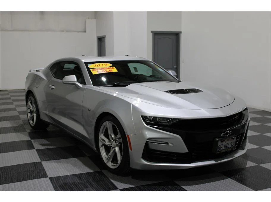 Used 2019 Silver Ice Metallic Chevrolet 2SS image 3