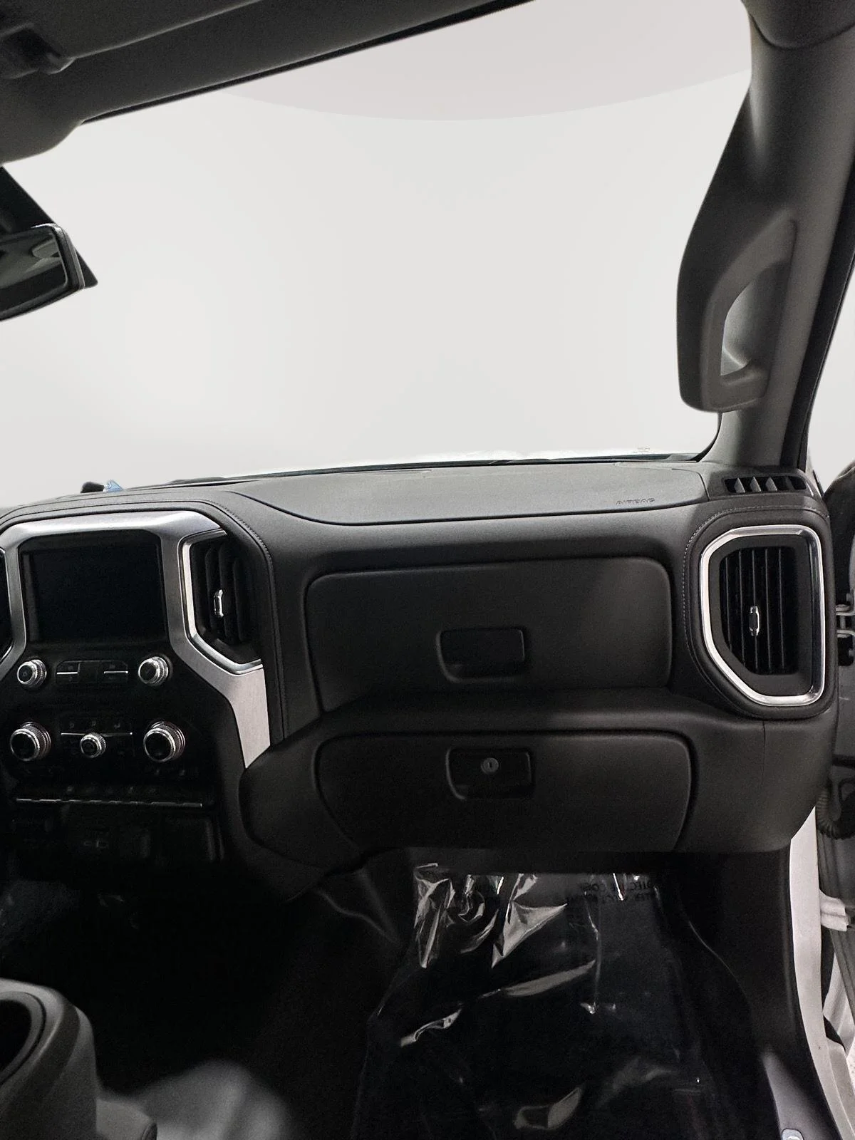 Used 2023 Summit White GMC SLE DRW image 26