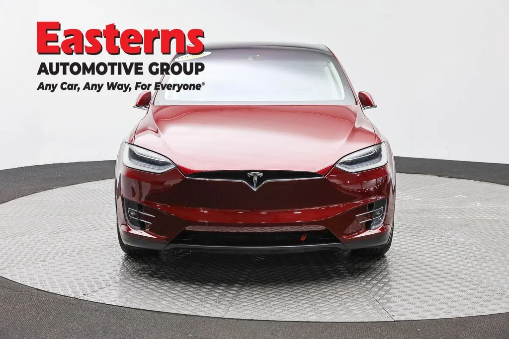 Used 2016 Red Tesla P90D image 2