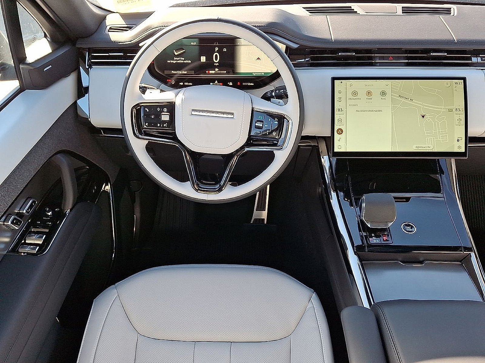 New 2025 Fuji White - 1AA Land Rover Dynamic SE image 18