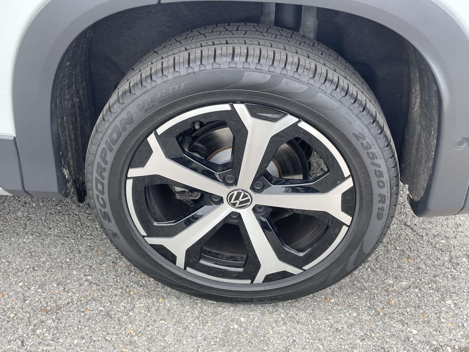 New 2026 Pure White Volkswagen SE image 11