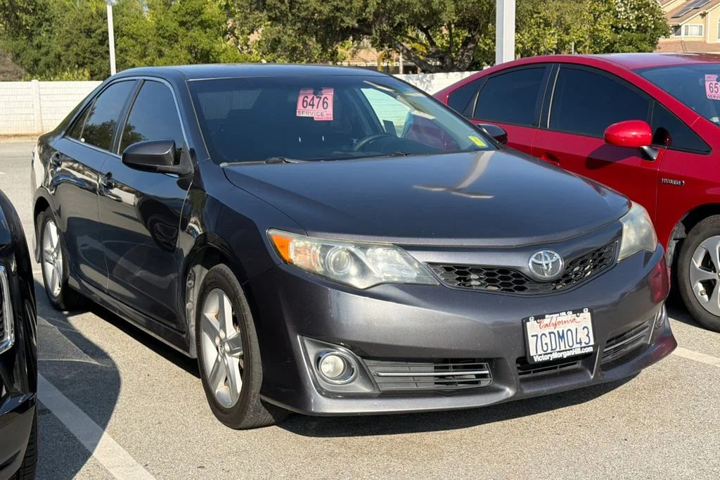 Used 2014 Magnetic Gray Metallic Toyota SE image 2