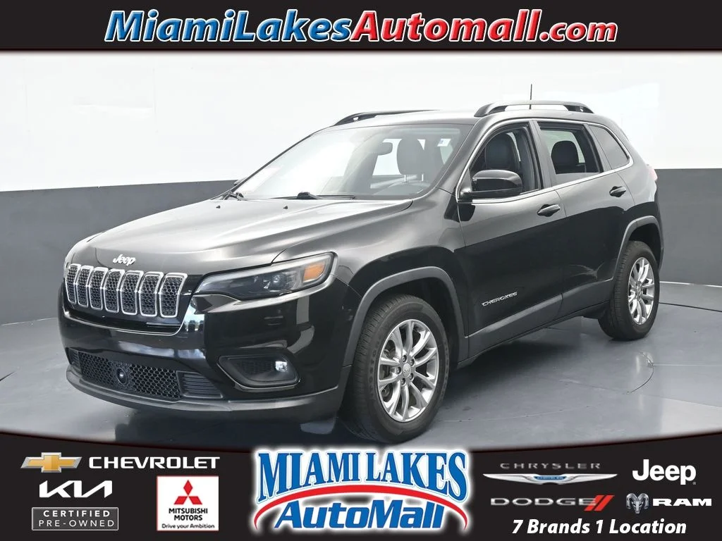 Used 2022 Diamond Black Crystal Pearlcoat Jeep Latitude Lux image 1