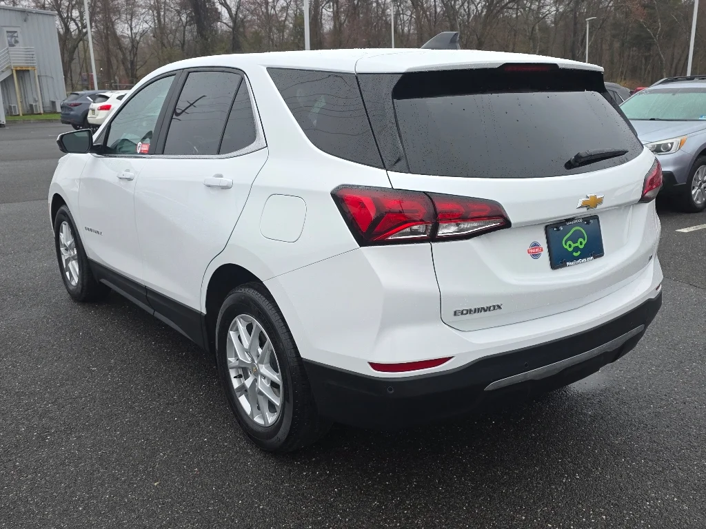 Used 2024 Summit White Chevrolet LT image 13