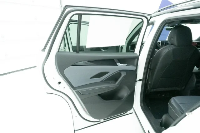 New 2026 Opal White W/Deep Black Roof Volkswagen 2.0T SE R-Line Black image 17