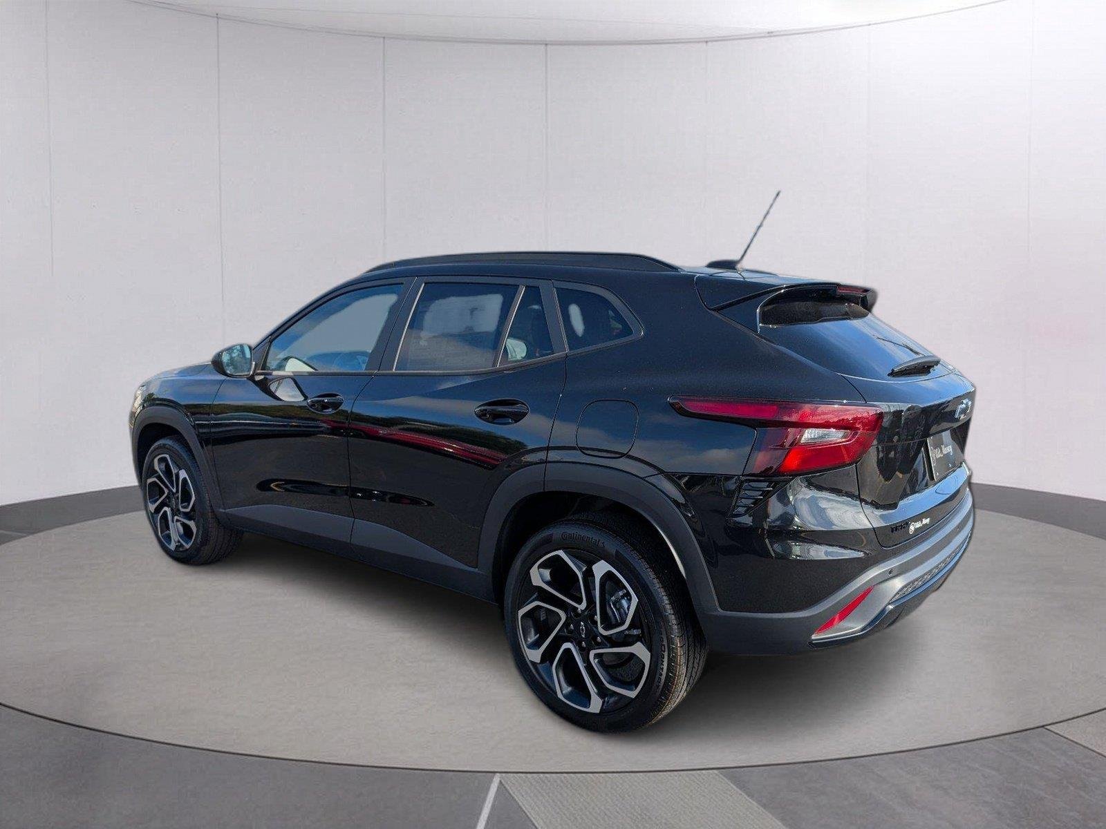 New 2026 Mosaic Black Metallic Chevrolet 2RS image 5