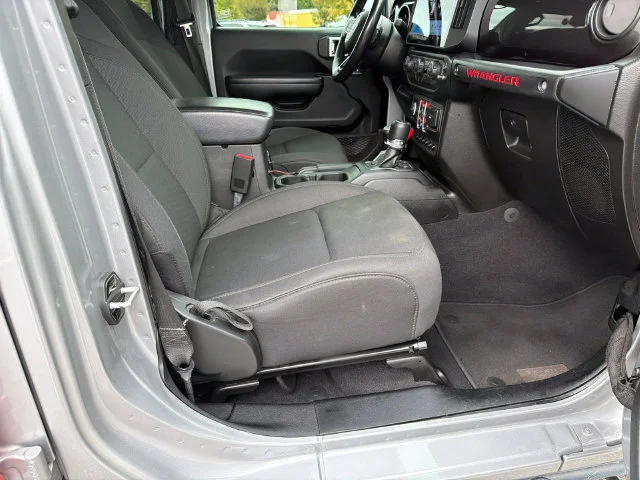 Used 2020 Silver Jeep Sport Altitude 4x4 image 13