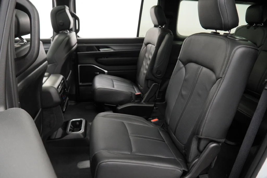 Used 2025 White Jeep Series II image 21