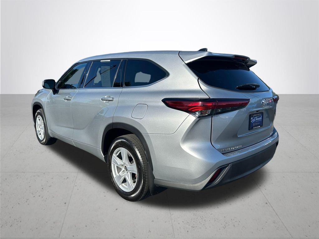 Used 2022 Celestial Silver Metallic Toyota LE image 9