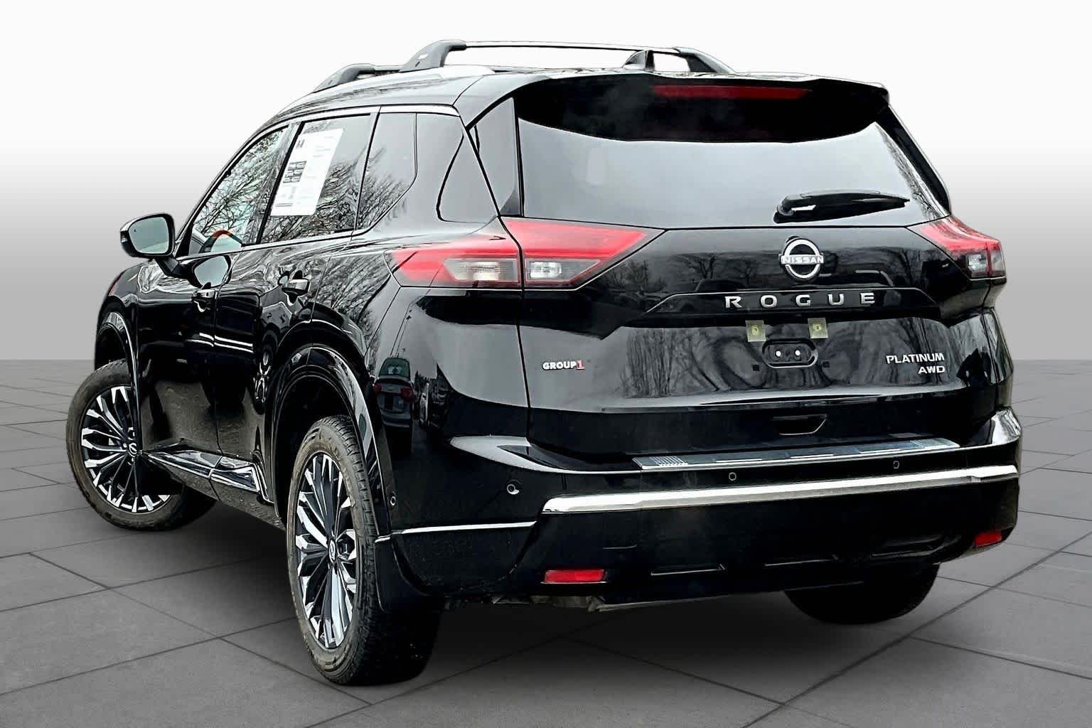 Used 2025 Super Black Nissan Platinum image 23