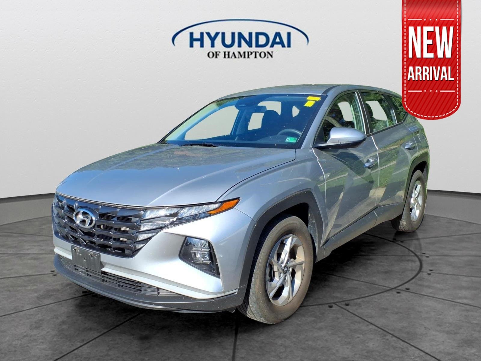 Used 2024 Shimmering Silver Hyundai SE image 1