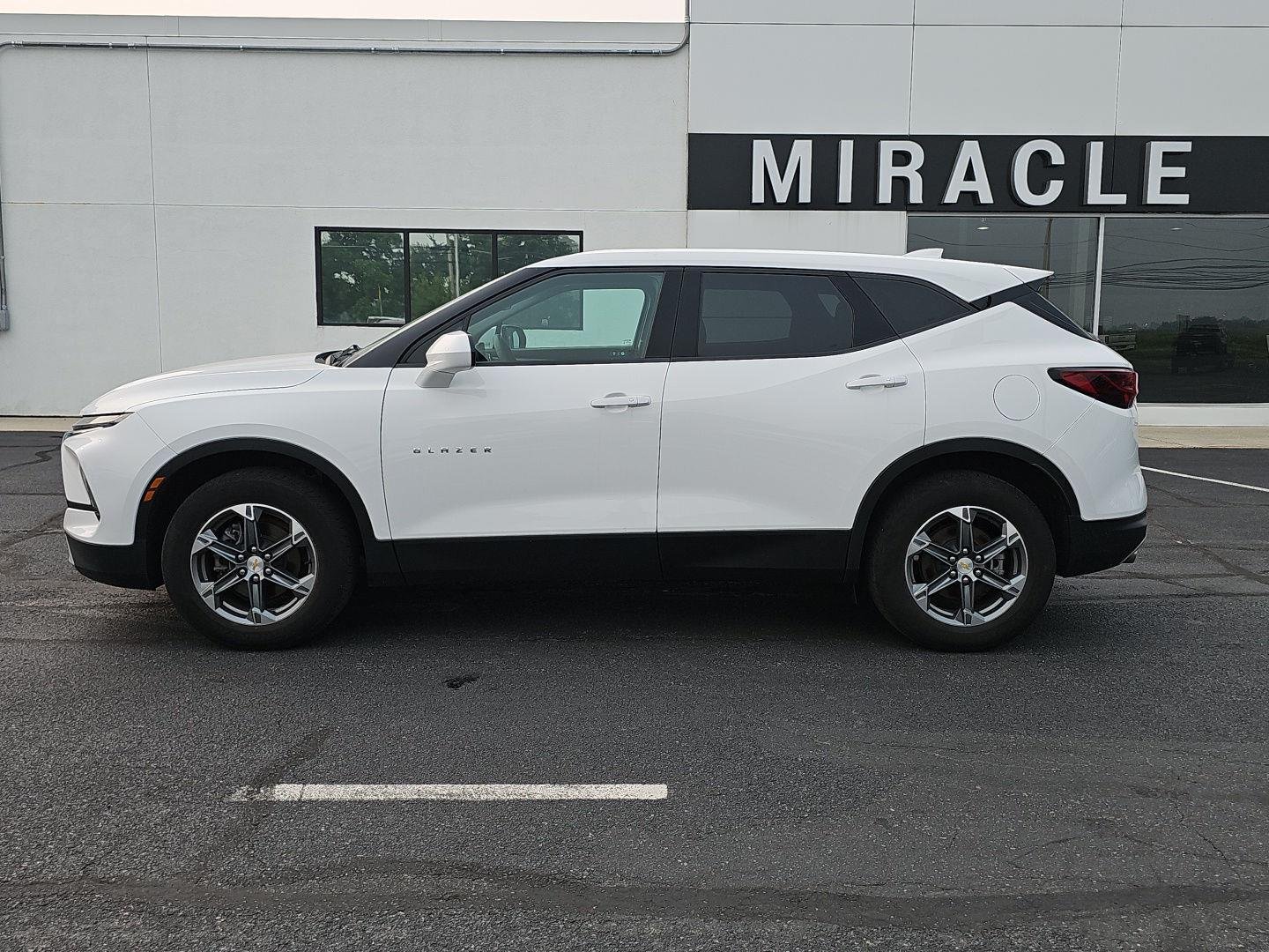 Used 2023 Summit White Chevrolet LT image 8