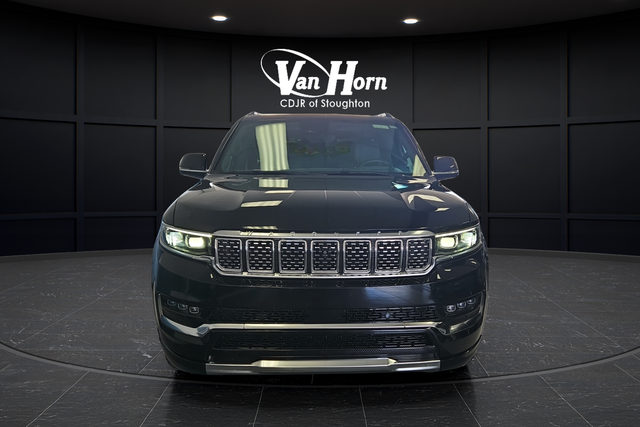 Used 2022 Diamond Black Crystal Pearlcoat Jeep Series II image 2