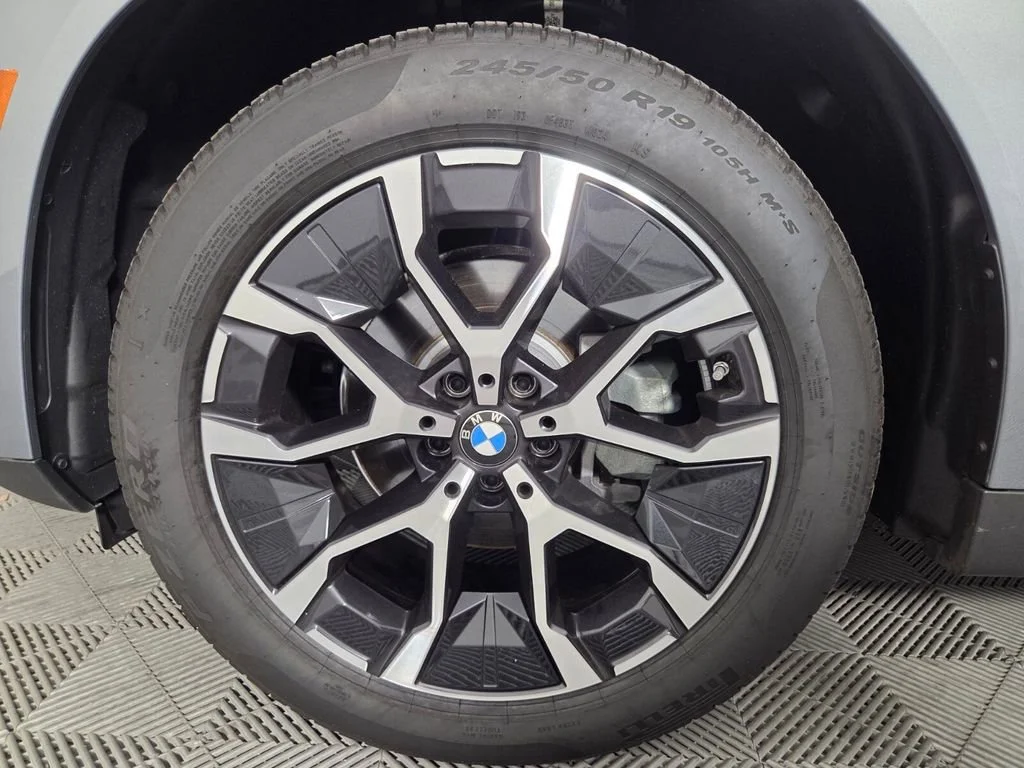 Used 2025 Skyscraper Gray Metallic BMW 30 xDrive image 8