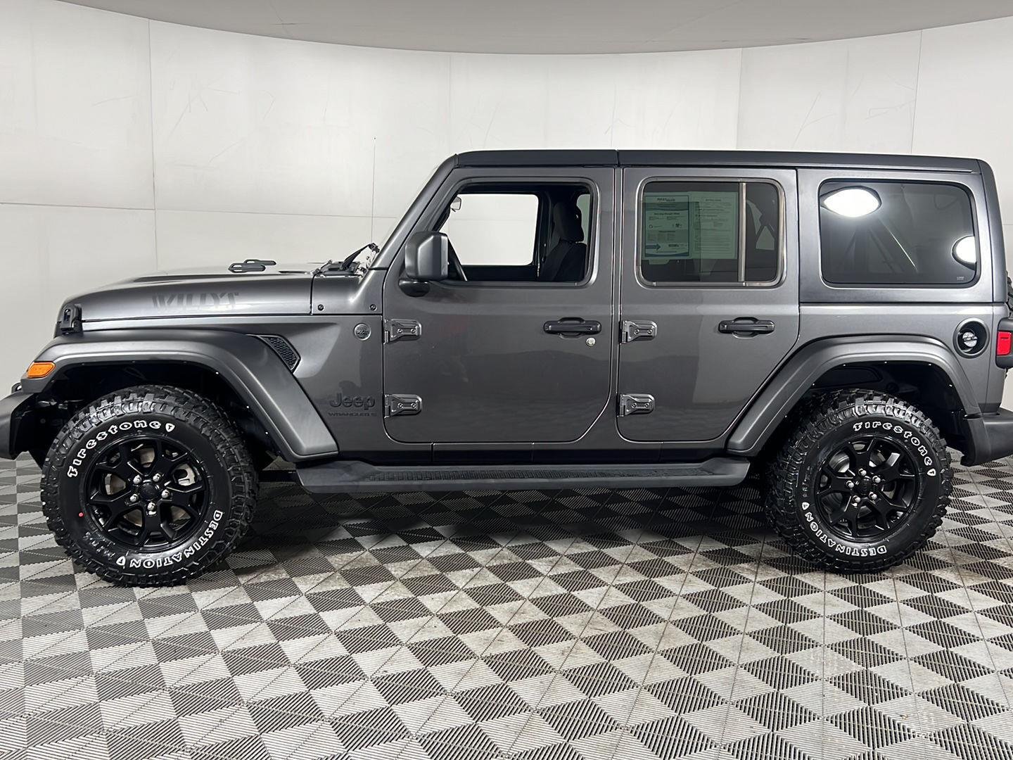 Used 2023 Granite Crystal Metallic Clearcoat Jeep Willys image 6